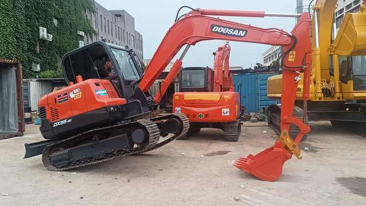 Used Mini Excavator DX55-9C Doosan Excavator 5 Tonnes High Performance Low Price for Sale Dh55 Dh60 Dx55 Dx60 in Stock - 小型挖掘机:图2 Used Mini Excavator DX55-9C Doosan Excavator 5 Tonnes High Performance Low Price for Sale Dh55 Dh60 Dx55 Dx60 in Stock - 小型挖掘机:图2