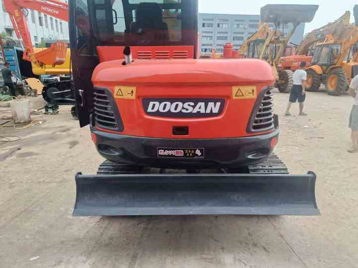 Used Mini Excavator DX55-9C Doosan Excavator 5 Tonnes High Performance Low Price for Sale Dh55 Dh60 Dx55 Dx60 in Stock - 小型挖掘机:图4 Used Mini Excavator DX55-9C Doosan Excavator 5 Tonnes High Performance Low Price for Sale Dh55 Dh60 Dx55 Dx60 in Stock - 小型挖掘机:图4