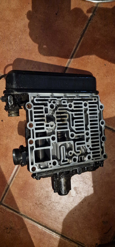 Płyta cewek rozdzielacz Deutz Fahr Same Lamborghini 0441_6824 - 备件 适用于 农业机械:图1 Płyta cewek rozdzielacz Deutz Fahr Same Lamborghini 0441_6824 - 备件 适用于 农业机械:图1