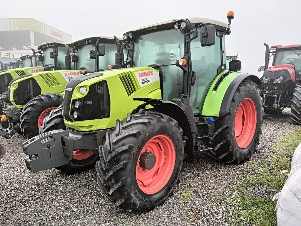 Claas Arion 440 - 拖拉机:图2 Claas Arion 440 - 拖拉机:图2