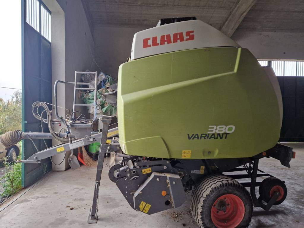 Claas VARIANT 380 PRO RF  - 圆形打包机:图1 Claas VARIANT 380 PRO RF  - 圆形打包机:图1