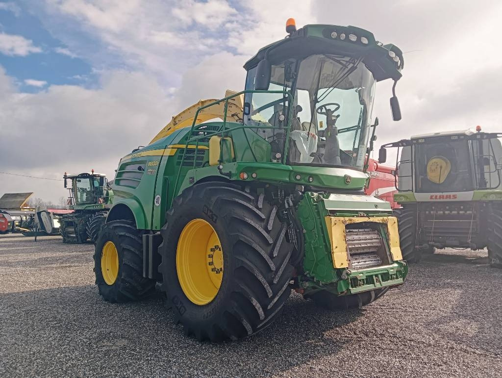 John Deere 8800 - 饲料收割机:图1 John Deere 8800 - 饲料收割机:图1