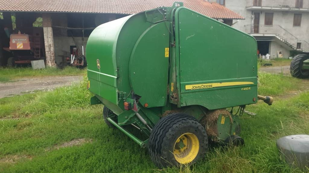 John Deere F 450 - 圆形打包机:图1 John Deere F 450 - 圆形打包机:图1