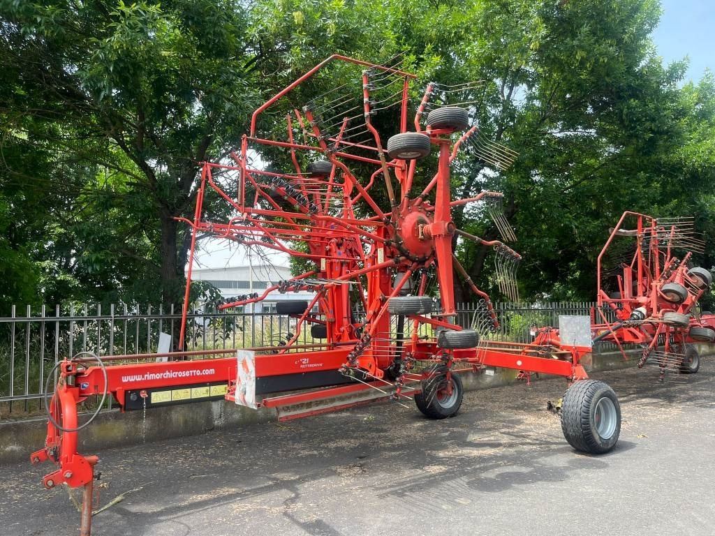 Kuhn GA 8121 - 翻草机/ 搂草机:图1 Kuhn GA 8121 - 翻草机/ 搂草机:图1