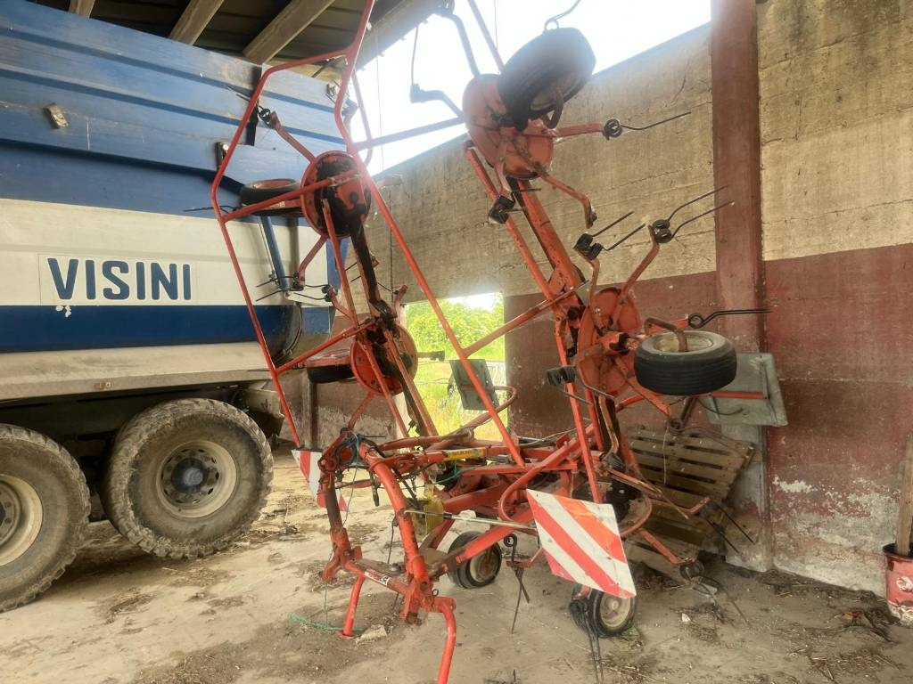 Lely TH 680 - 翻草机/ 搂草机:图1 Lely TH 680 - 翻草机/ 搂草机:图1