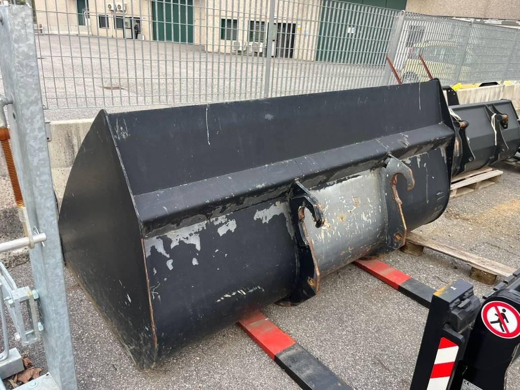 New Holland LM 430 - 伸缩臂叉装车:图5 New Holland LM 430 - 伸缩臂叉装车:图5