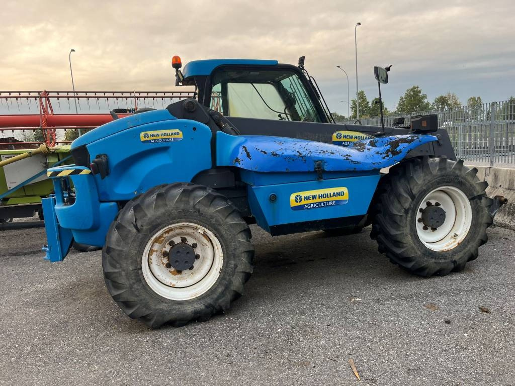 New Holland LM 430 - 伸缩臂叉装车:图1 New Holland LM 430 - 伸缩臂叉装车:图1