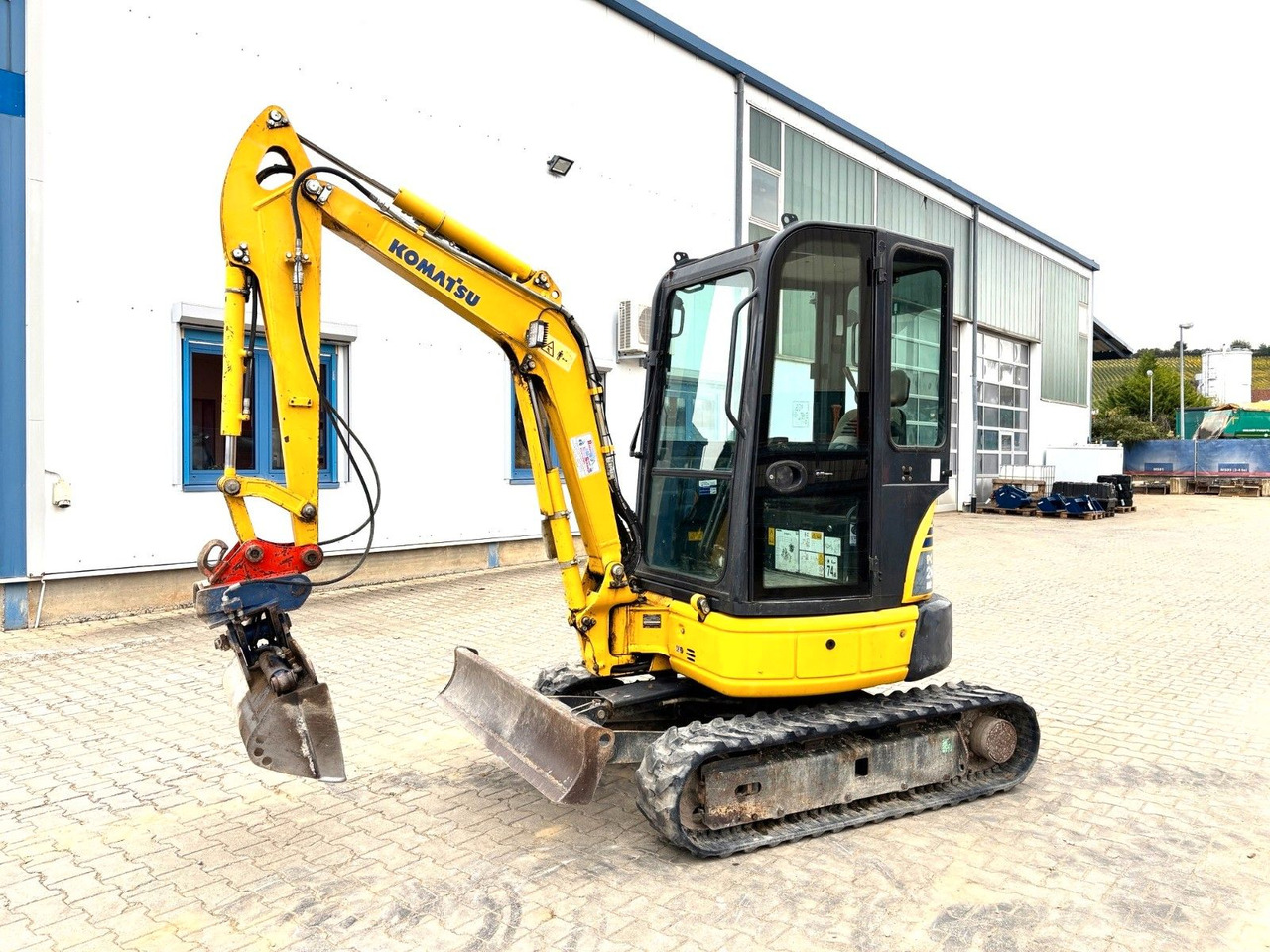 Komatsu PC26MR-3 - 小型挖掘机:图1 Komatsu PC26MR-3 - 小型挖掘机:图1
