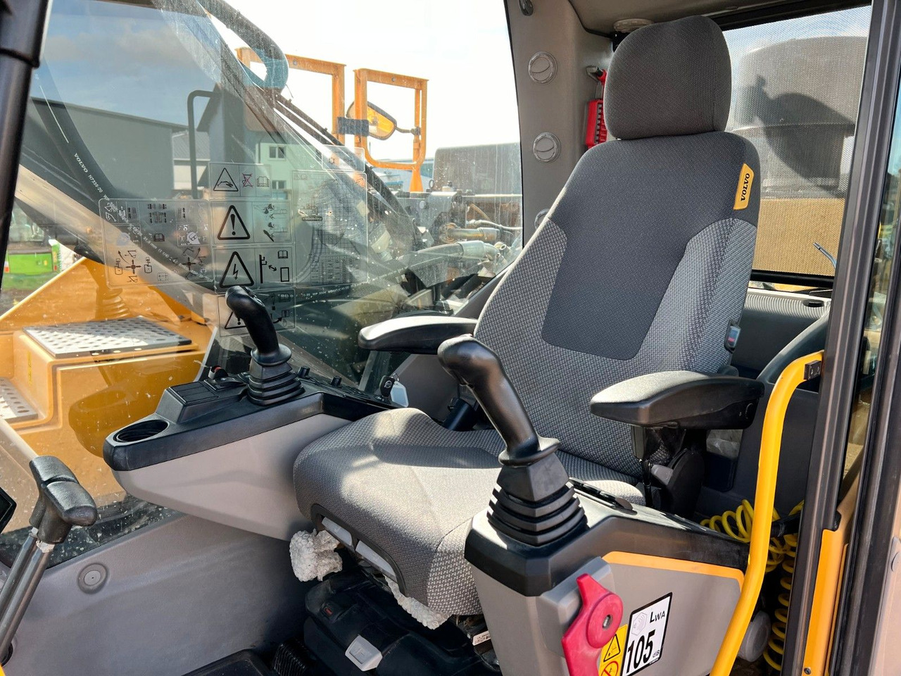 Volvo EC380E-NL - 履带式挖掘机:图3 Volvo EC380E-NL - 履带式挖掘机:图3