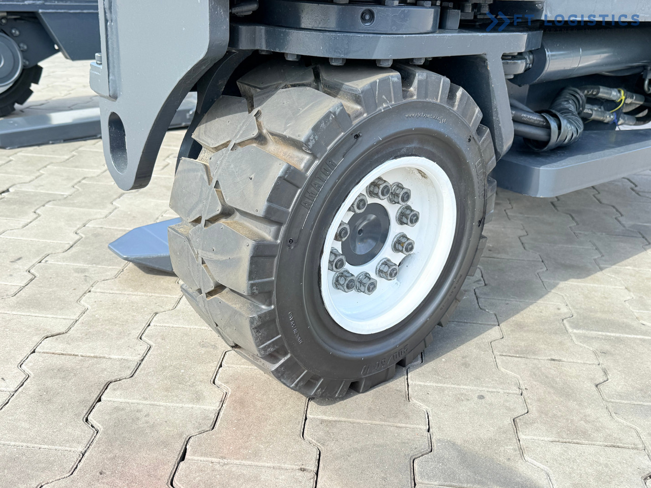 COMBILIFT C3500 / DUPLEX 4100MM / GAS / EXTENDABLE FORKS / CABIN / HEATING + AIR CONDITIONING / LIKE NEW - 四向前移式叉车:图4 COMBILIFT C3500 / DUPLEX 4100MM / GAS / EXTENDABLE FORKS / CABIN / HEATING + AIR CONDITIONING / LIKE NEW - 四向前移式叉车:图4