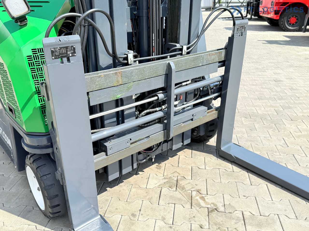 COMBILIFT CB2500 / DIESEL / EXTENDABLE FORKS / TRIPLEX / 5500MM / FREE LIFT / SIDE SHIFT / FORK POSITIONER / LIKE NEW - 四向前移式叉车:图5 COMBILIFT CB2500 / DIESEL / EXTENDABLE FORKS / TRIPLEX / 5500MM / FREE LIFT / SIDE SHIFT / FORK POSITIONER / LIKE NEW - 四向前移式叉车:图5
