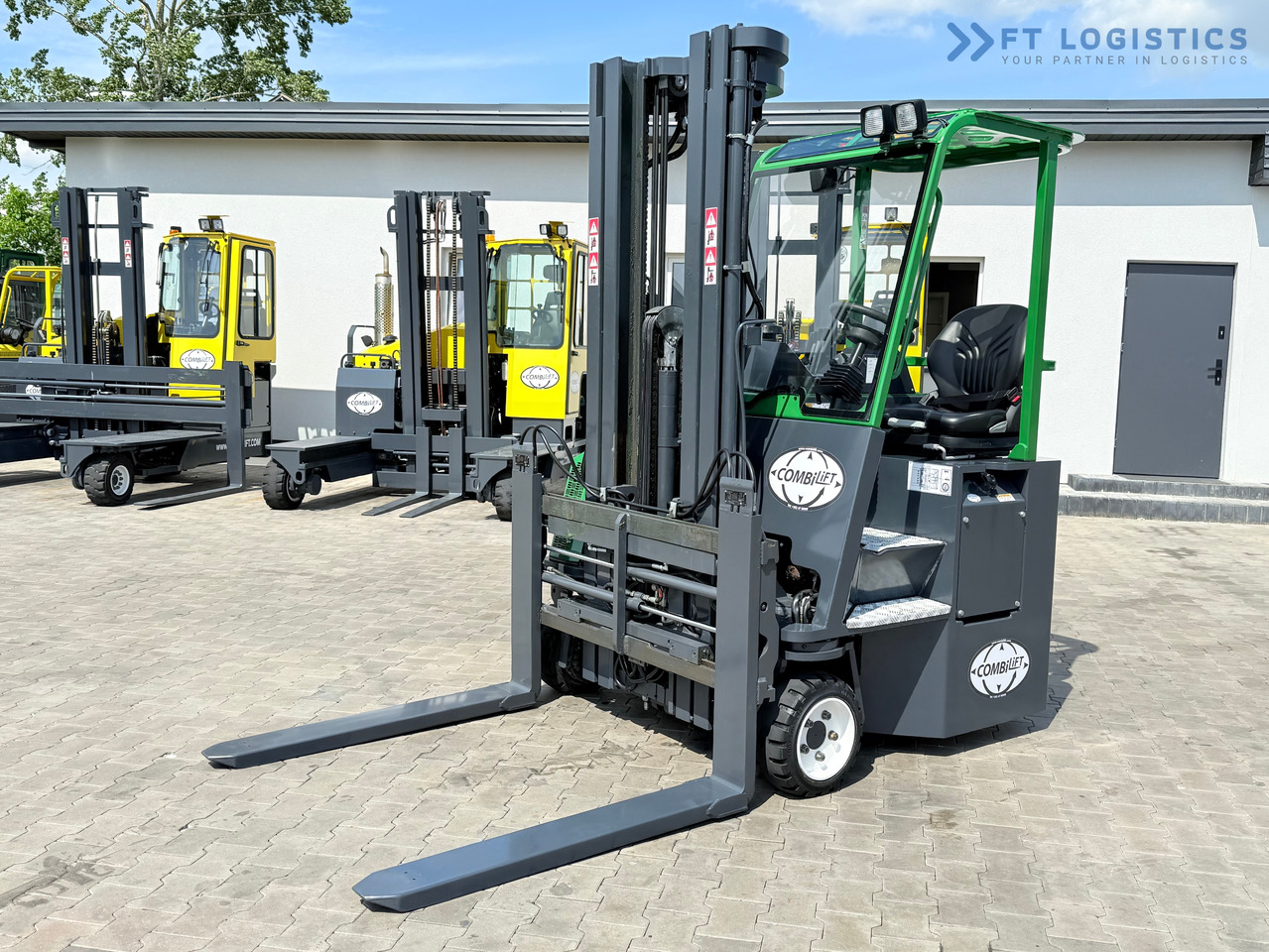 COMBILIFT CB2500 / DIESEL / EXTENDABLE FORKS / TRIPLEX / 5500MM / FREE LIFT / SIDE SHIFT / FORK POSITIONER / LIKE NEW - 四向前移式叉车:图1 COMBILIFT CB2500 / DIESEL / EXTENDABLE FORKS / TRIPLEX / 5500MM / FREE LIFT / SIDE SHIFT / FORK POSITIONER / LIKE NEW - 四向前移式叉车:图1