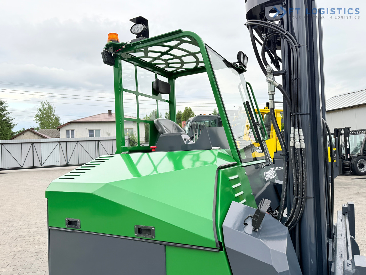 COMBILIFT Combilift CBE4000 / TRIPLEX 5200MM / ELECTRIC / FREE LIFT / FORK POSITIONER / SIDESHIFT / LIKE NEW - 四向前移式叉车:图4 COMBILIFT Combilift CBE4000 / TRIPLEX 5200MM / ELECTRIC / FREE LIFT / FORK POSITIONER / SIDESHIFT / LIKE NEW - 四向前移式叉车:图4