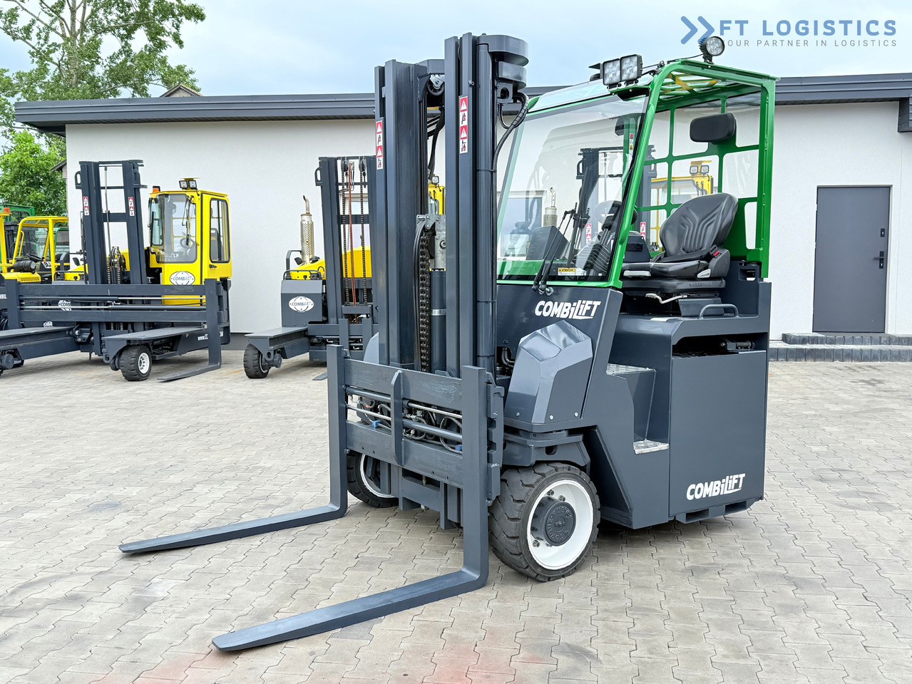 COMBILIFT Combilift CBE4000 / TRIPLEX 5200MM / ELECTRIC / FREE LIFT / FORK POSITIONER / SIDESHIFT / LIKE NEW - 四向前移式叉车:图1 COMBILIFT Combilift CBE4000 / TRIPLEX 5200MM / ELECTRIC / FREE LIFT / FORK POSITIONER / SIDESHIFT / LIKE NEW - 四向前移式叉车:图1
