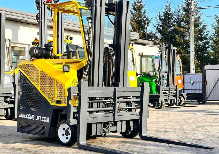 Combilift C2500CB - DIESEL - TRIPLEX - 2018 - LIKE NEW - 四向前移式叉车:图1 Combilift C2500CB - DIESEL - TRIPLEX - 2018 - LIKE NEW - 四向前移式叉车:图1