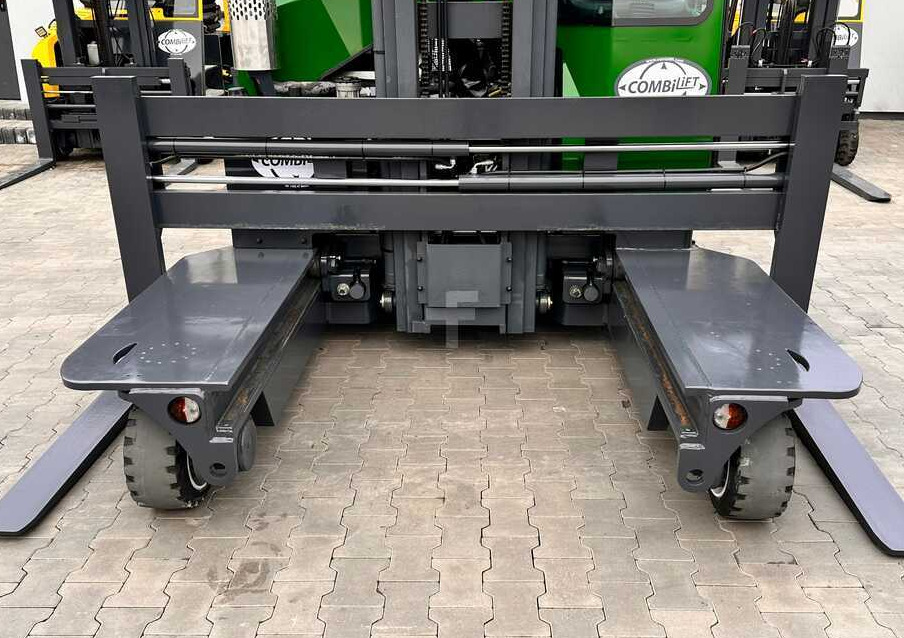 Combilift C3000 / 4100 MM / 3 TONS / PLATFORM / 1939 MTH / LPG / LIKE NEW - 四向前移式叉车:图4 Combilift C3000 / 4100 MM / 3 TONS / PLATFORM / 1939 MTH / LPG / LIKE NEW - 四向前移式叉车:图4