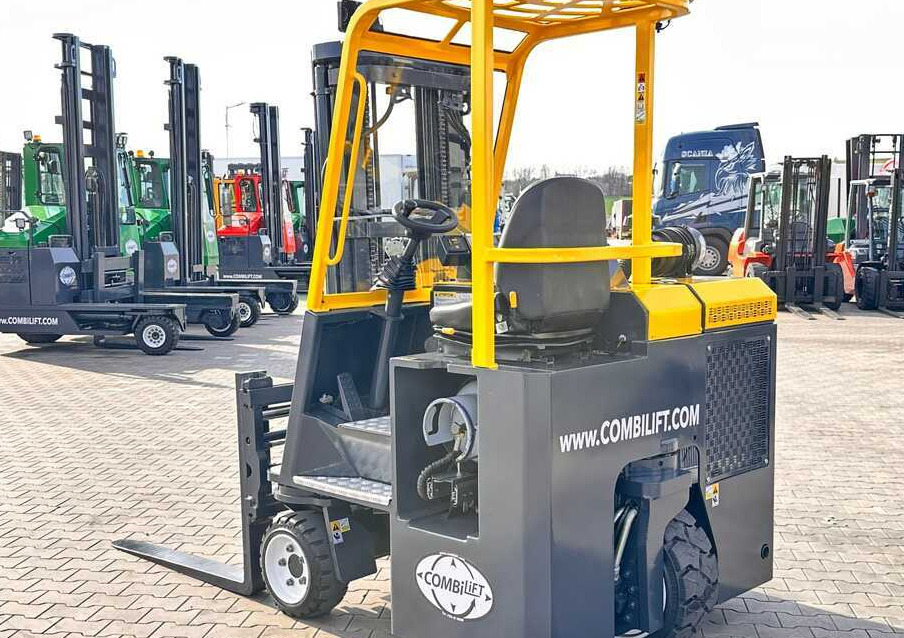 Combilift C3000CB / GAS / TRIPLEX / 4900MM / FREE LIFT / FORK POSITIONER / SIC3000CB / GAS / TRIPLEX / 4900MM / FREE LIFT / FORK POSITIONER / SIDE SHIFT / LIKE NEWDE SHIFT / LIKE NEW - 四向前移式叉车:图5 Combilift C3000CB / GAS / TRIPLEX / 4900MM / FREE LIFT / FORK POSITIONER / SIC3000CB / GAS / TRIPLEX / 4900MM / FREE LIFT / FORK POSITIONER / SIDE SHIFT / LIKE NEWDE SHIFT / LIKE NEW - 四向前移式叉车:图5