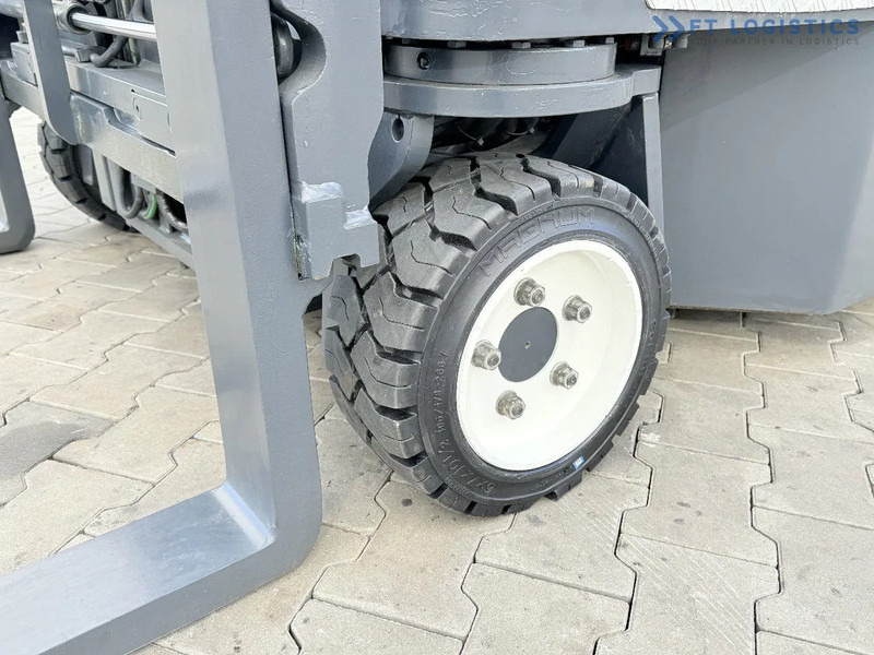 Combilift C3000CB / GAS / TRIPLEX 4900MM / FREE LIFT / FORK POSITIONER / SIDE SHIFT / EXCELLENT CONDITION / Wide range of four-way and sid - 四向前移式叉车:图4 Combilift C3000CB / GAS / TRIPLEX 4900MM / FREE LIFT / FORK POSITIONER / SIDE SHIFT / EXCELLENT CONDITION / Wide range of four-way and sid - 四向前移式叉车:图4