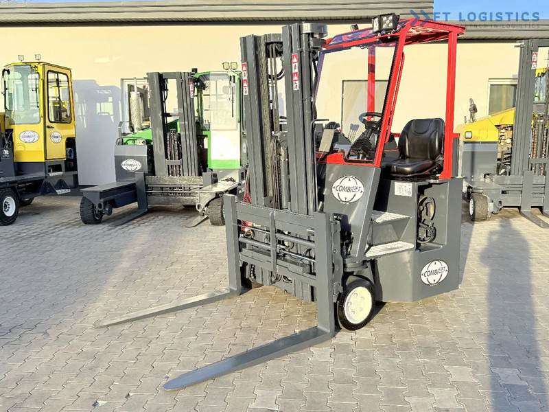 Combilift C3000CB / GAS / TRIPLEX 4900MM / FREE LIFT / SIDE SHIFT / FORK POSITIONER / EXCELLENT CONDITION / Wide range of four-way and sid - 四向前移式叉车:图4 Combilift C3000CB / GAS / TRIPLEX 4900MM / FREE LIFT / SIDE SHIFT / FORK POSITIONER / EXCELLENT CONDITION / Wide range of four-way and sid - 四向前移式叉车:图4