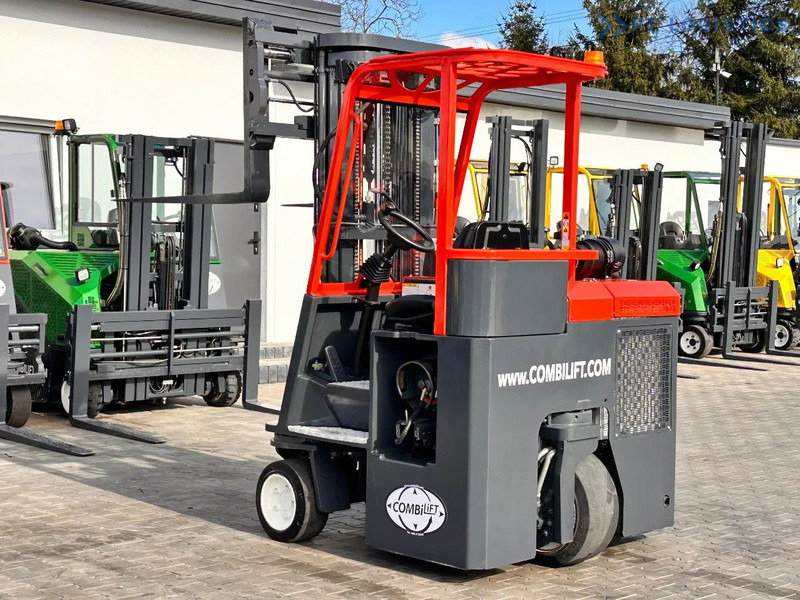 Combilift C3000CB / LPG / TRIPLEX / 5500MM / FREE LIFT / FORK SHIFT / POSITIONER C3000CB / LPG / TRIPLEX / 5500MM / FREE LIFT / FORK SHIFT - 四向前移式叉车:图3 Combilift C3000CB / LPG / TRIPLEX / 5500MM / FREE LIFT / FORK SHIFT / POSITIONER C3000CB / LPG / TRIPLEX / 5500MM / FREE LIFT / FORK SHIFT - 四向前移式叉车:图3