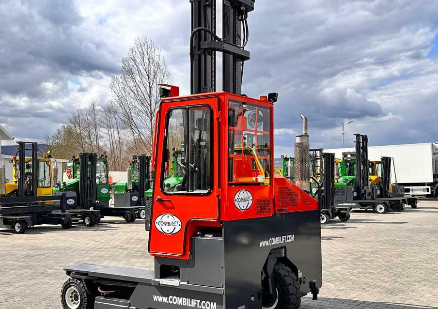 Combilift C4000 / DIESEL / TRIPLEX / 8400MM / FREE LIFT / SIDESHIFT / LIKE NEW - 四向前移式叉车:图2 Combilift C4000 / DIESEL / TRIPLEX / 8400MM / FREE LIFT / SIDESHIFT / LIKE NEW - 四向前移式叉车:图2