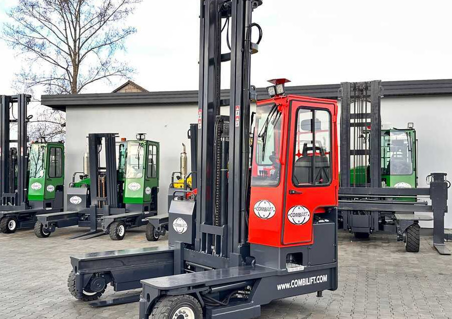 Combilift C4000 / DIESEL / TRIPLEX / 8400MM / FREE LIFT / SIDESHIFT / LIKE NEW - 四向前移式叉车:图1 Combilift C4000 / DIESEL / TRIPLEX / 8400MM / FREE LIFT / SIDESHIFT / LIKE NEW - 四向前移式叉车:图1