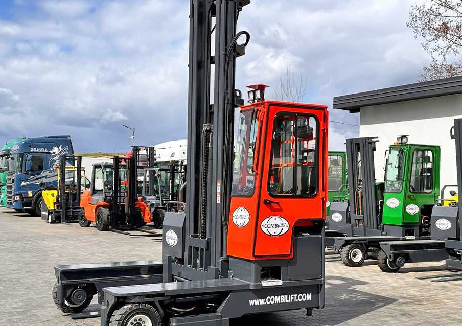 Combilift C4000 / DIESEL / TRIPLEX / 8400MM / FREE LIFT / SIDESHIFT / LIKE NEW - 四向前移式叉车:图1 Combilift C4000 / DIESEL / TRIPLEX / 8400MM / FREE LIFT / SIDESHIFT / LIKE NEW - 四向前移式叉车:图1