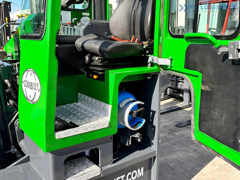 Combilift C4000 / LPG / DUPLEX / 4500MM / FREE LIFT / LIKE NEW C4000 / LPG / DUPLEX / 4500MM / FREE LIFT / LIKE NEW - 四向前移式叉车:图5 Combilift C4000 / LPG / DUPLEX / 4500MM / FREE LIFT / LIKE NEW C4000 / LPG / DUPLEX / 4500MM / FREE LIFT / LIKE NEW - 四向前移式叉车:图5
