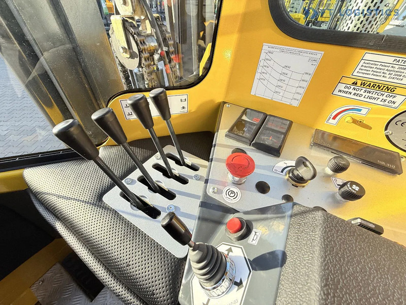 四向前移式叉车 Combilift C4000 – LPG – DUPLEX 4600mm – FREE LIFT – SIDE SHIFT – EXCELLENT CONDITION Wide selection of four-way and side-loading forklifts：图17