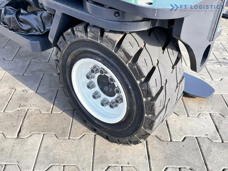 Combilift C4000 / TRIPLEX / 4900MM / LPG / FREE LIFT / FORK SHIFT / LIKE NEW C4000 / TRIPLEX / 4900MM / LPG / FREE LIFT / FORK SHIFT / LIK - 四向前移式叉车:图5 Combilift C4000 / TRIPLEX / 4900MM / LPG / FREE LIFT / FORK SHIFT / LIKE NEW C4000 / TRIPLEX / 4900MM / LPG / FREE LIFT / FORK SHIFT / LIK - 四向前移式叉车:图5