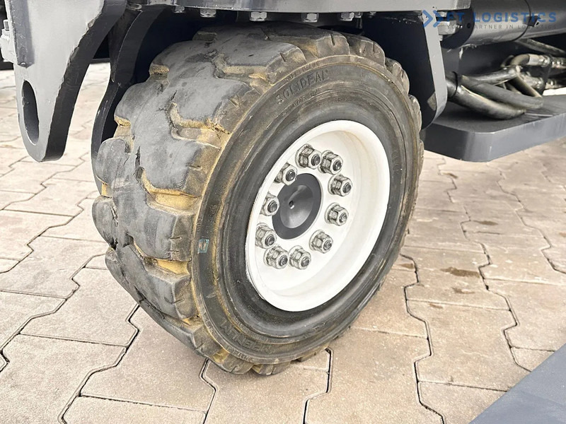 Combilift C4500 / DUPLEX / 4050MM / DIESEL / WIDE POSITIONER / FREE LIFT C4500 / DUPLEX / 4050MM / DIESEL / WIDE POSITIONER / FREE LIFT - 四向前移式叉车:图5 Combilift C4500 / DUPLEX / 4050MM / DIESEL / WIDE POSITIONER / FREE LIFT C4500 / DUPLEX / 4050MM / DIESEL / WIDE POSITIONER / FREE LIFT - 四向前移式叉车:图5