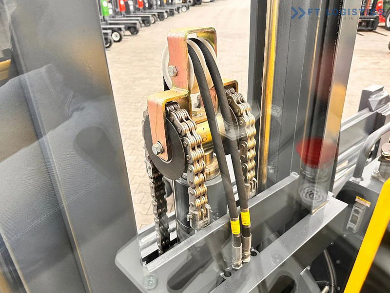 Combilift C4500 / DUPLEX / 4050MM / DIESEL / WIDE POSITIONER / FREE LIFT C4500 / DUPLEX / 4050MM / DIESEL / WIDE POSITIONER / FREE LIFT - 四向前移式叉车:图2 Combilift C4500 / DUPLEX / 4050MM / DIESEL / WIDE POSITIONER / FREE LIFT C4500 / DUPLEX / 4050MM / DIESEL / WIDE POSITIONER / FREE LIFT - 四向前移式叉车:图2