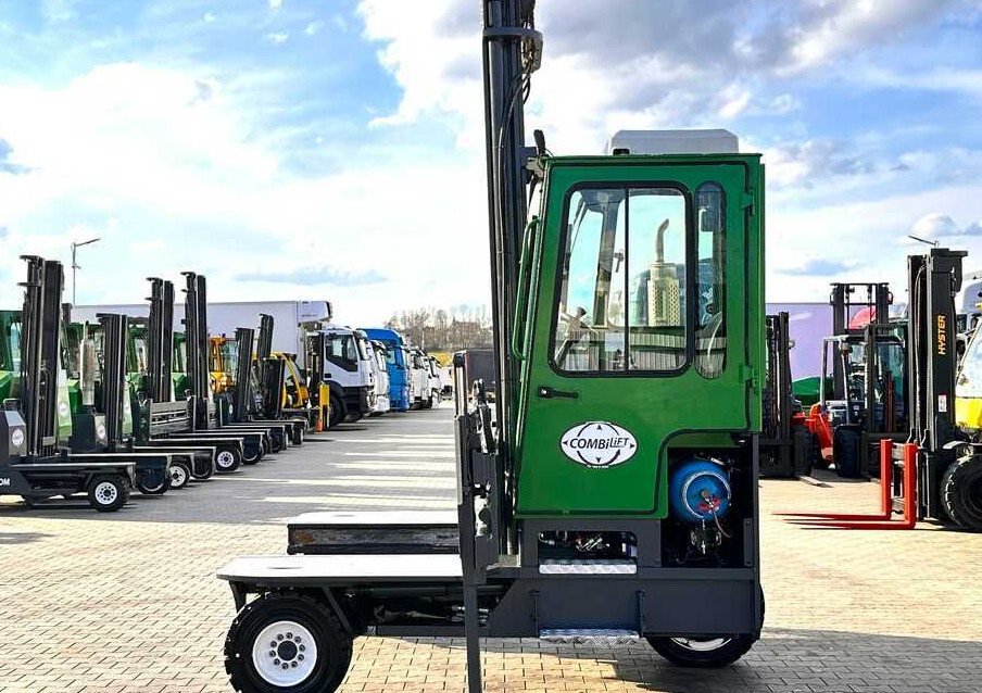 Combilift C5000XL / LPG / AIR CONDITIONING / WIDE POSITIONER / DUPLEX MAST / ADJUSTABLE FORKS / NEW TIRES / EXCELLENT CONDITION! - 四向前移式叉车:图4 Combilift C5000XL / LPG / AIR CONDITIONING / WIDE POSITIONER / DUPLEX MAST / ADJUSTABLE FORKS / NEW TIRES / EXCELLENT CONDITION! - 四向前移式叉车:图4