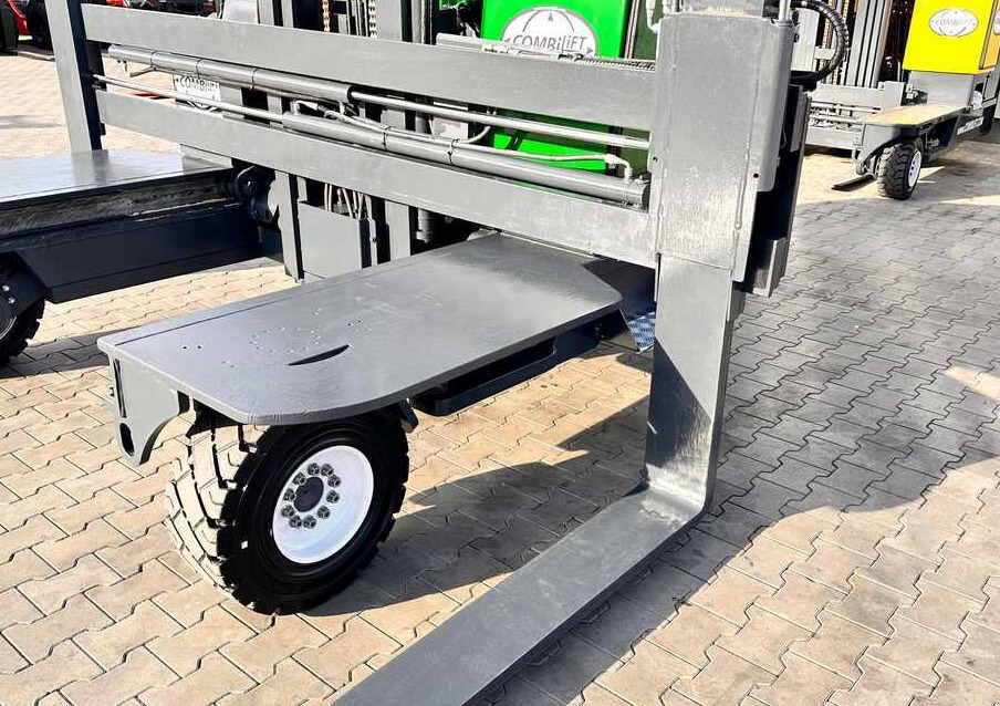 Combilift C5000XL / LPG / AIR CONDITIONING / WIDE POSITIONER / DUPLEX MAST / ADJUSTABLE FORKS / NEW TIRES / EXCELLENT CONDITION! - 四向前移式叉车:图5 Combilift C5000XL / LPG / AIR CONDITIONING / WIDE POSITIONER / DUPLEX MAST / ADJUSTABLE FORKS / NEW TIRES / EXCELLENT CONDITION! - 四向前移式叉车:图5