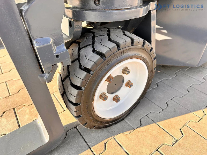 Combilift CB3000 / LPG / DUPLEX / 4000MM / FREE LIFT / NEW TIRES / LIKE NEW CB3000 / LPG / DUPLEX / 4000MM / FREE LIFT / NEW TIRES / LIKE - 四向前移式叉车:图5 Combilift CB3000 / LPG / DUPLEX / 4000MM / FREE LIFT / NEW TIRES / LIKE NEW CB3000 / LPG / DUPLEX / 4000MM / FREE LIFT / NEW TIRES / LIKE - 四向前移式叉车:图5