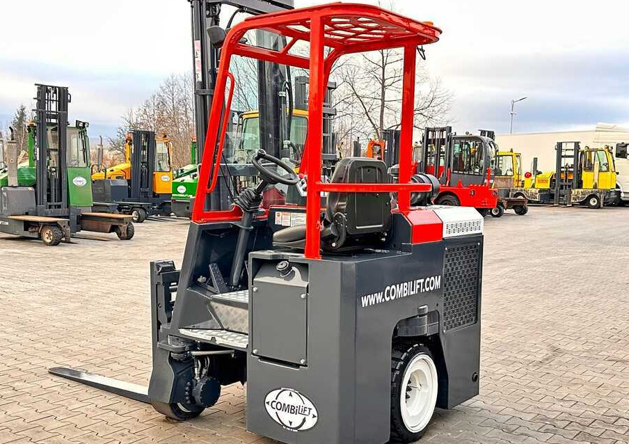 Combilift Combilift C3000CB - Duplex 4000mm - Year 2016 / ONLY 2,161 MTH / PERFECT CONDITION / LIKE NEW! - 四向前移式叉车:图3 Combilift Combilift C3000CB - Duplex 4000mm - Year 2016 / ONLY 2,161 MTH / PERFECT CONDITION / LIKE NEW! - 四向前移式叉车:图3