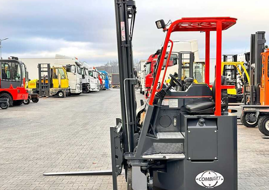 Combilift Combilift C3000CB - Duplex 4000mm - Year 2016 / ONLY 2,161 MTH / PERFECT CONDITION / LIKE NEW! - 四向前移式叉车:图2 Combilift Combilift C3000CB - Duplex 4000mm - Year 2016 / ONLY 2,161 MTH / PERFECT CONDITION / LIKE NEW! - 四向前移式叉车:图2