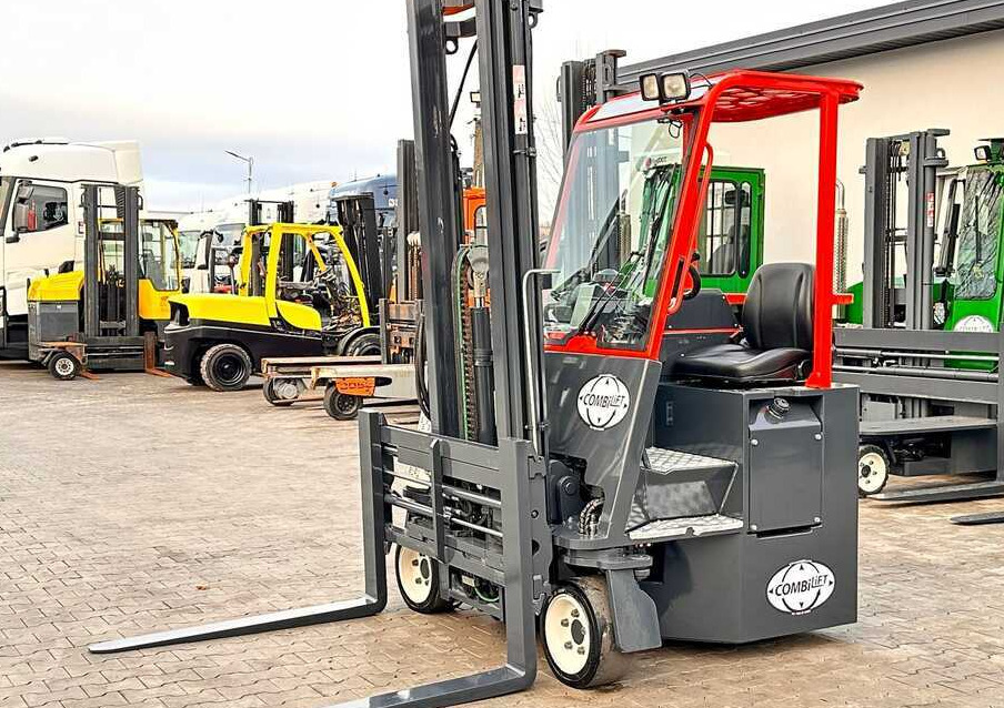 Combilift Combilift C3000CB - Duplex 4000mm - Year 2016 / ONLY 2,161 MTH / PERFECT CONDITION / LIKE NEW! - 四向前移式叉车:图1 Combilift Combilift C3000CB - Duplex 4000mm - Year 2016 / ONLY 2,161 MTH / PERFECT CONDITION / LIKE NEW! - 四向前移式叉车:图1
