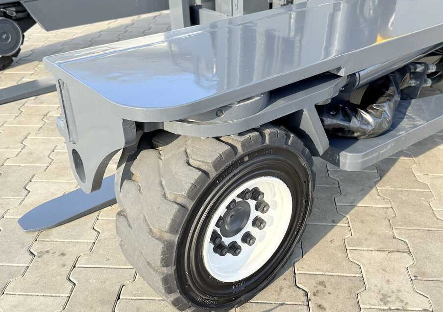Combilift Multidirectional / 4-Way Forklift C4000 / LPG / Duplex 4500 mm / Only 6,604 Operating Hours / Side Shift / Full Cabin / Excellent Condition. Wide range of multidirectional and sideloader for - 四向前移式叉车:图3 Combilift Multidirectional / 4-Way Forklift C4000 / LPG / Duplex 4500 mm / Only 6,604 Operating Hours / Side Shift / Full Cabin / Excellent Condition. Wide range of multidirectional and sideloader for - 四向前移式叉车:图3