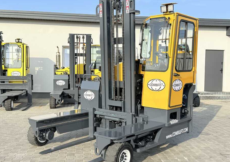 Combilift Multidirectional / 4-Way Forklift C4000 / LPG / Duplex 4500 mm / Only 6,604 Operating Hours / Side Shift / Full Cabin / Excellent Condition. Wide range of multidirectional and sideloader for - 四向前移式叉车:图2 Combilift Multidirectional / 4-Way Forklift C4000 / LPG / Duplex 4500 mm / Only 6,604 Operating Hours / Side Shift / Full Cabin / Excellent Condition. Wide range of multidirectional and sideloader for - 四向前移式叉车:图2