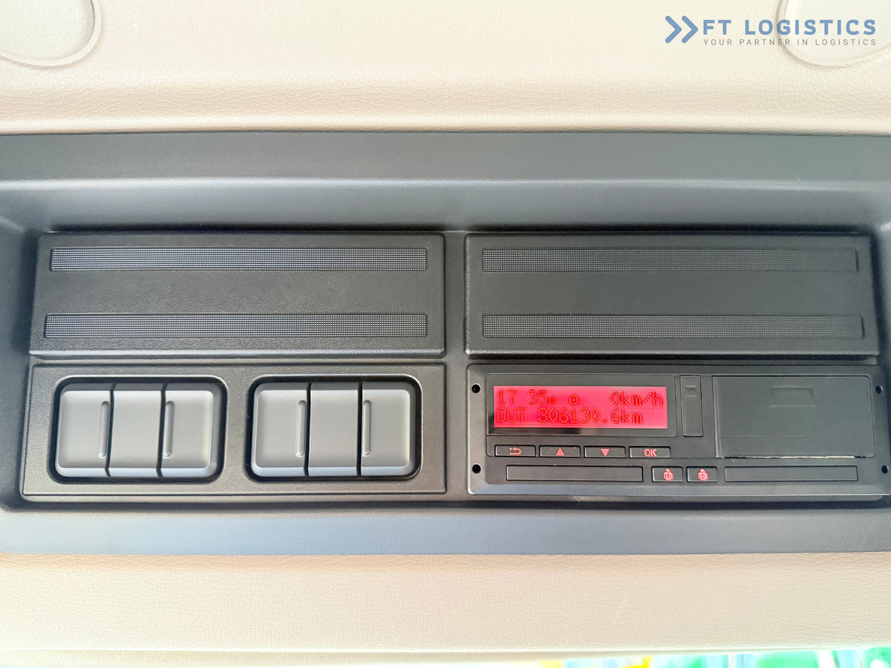 侧帘卡车 DAF LF 260 FA / AUTOMATIC / 9,255 kg PAYLOAD / 4x2 / 18 PALLETS / TAIL LIFT / SIDE BOARDS / EXCELLENT CONDITION!：图40