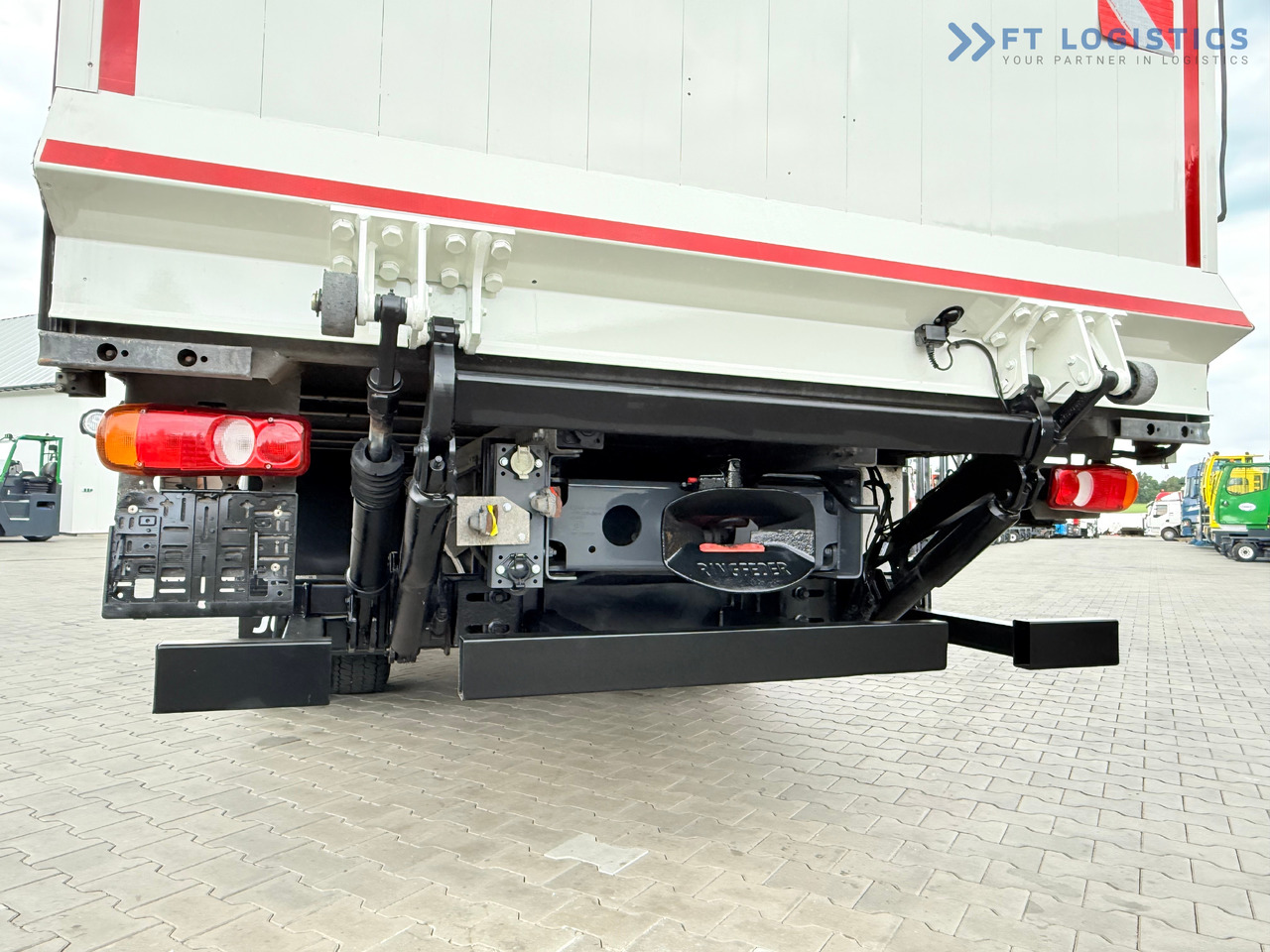 侧帘卡车 DAF LF 260 FA / AUTOMATIC / 9,255 kg PAYLOAD / 4x2 / 18 PALLETS / TAIL LIFT / SIDE BOARDS / EXCELLENT CONDITION!：图17