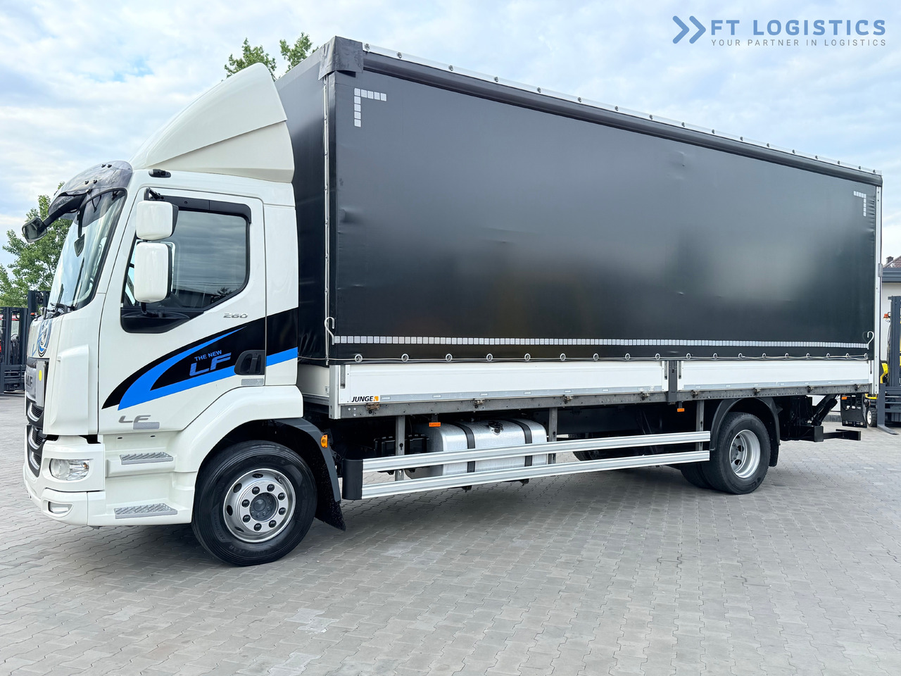 DAF LF 260 FA / AUTOMATIC / 9,255 kg PAYLOAD / 4x2 / 18 PALLETS / TAIL LIFT / SIDE BOARDS / EXCELLENT CONDITION! - 侧帘卡车:图3 DAF LF 260 FA / AUTOMATIC / 9,255 kg PAYLOAD / 4x2 / 18 PALLETS / TAIL LIFT / SIDE BOARDS / EXCELLENT CONDITION! - 侧帘卡车:图3