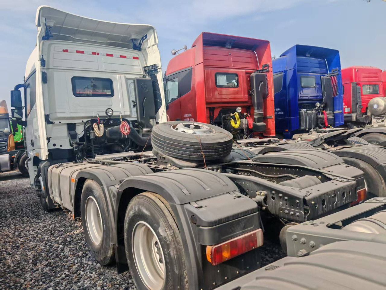 Auman 6×4 - 牵引车:图1 Auman 6×4 - 牵引车:图1