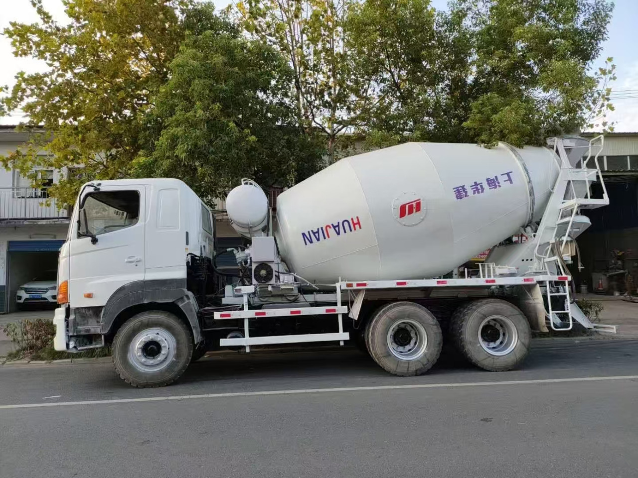 HINO 700 - 罐车:图1 HINO 700 - 罐车:图1