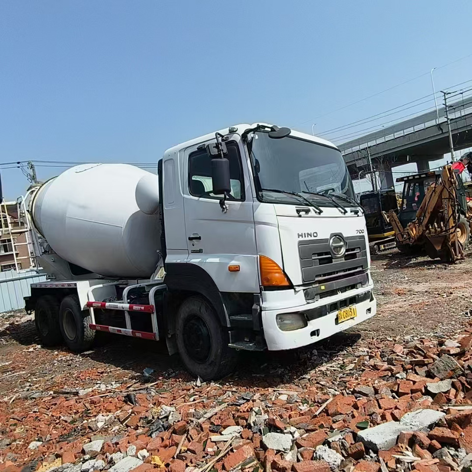 HINO 700 - 罐车:图2 HINO 700 - 罐车:图2