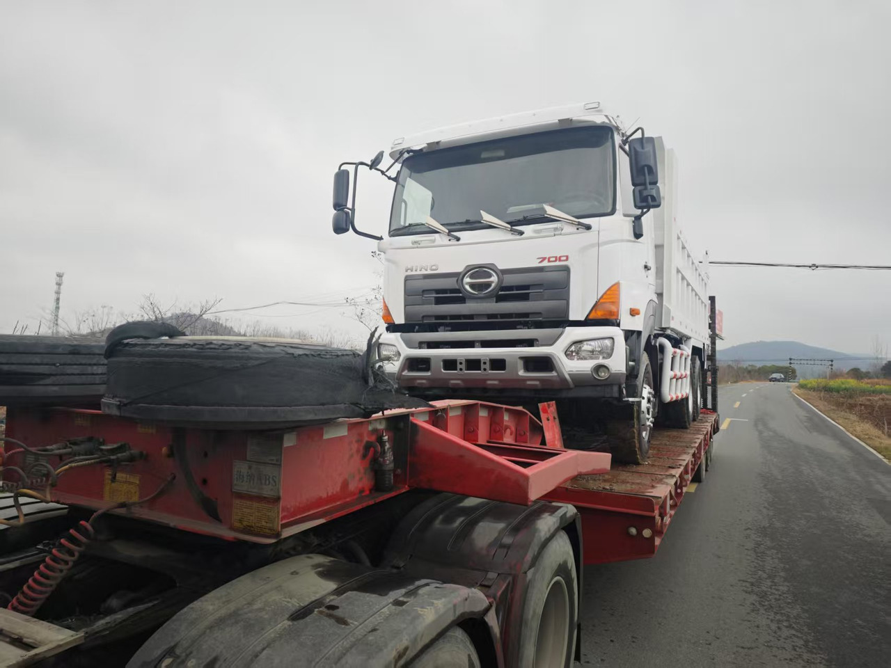 HINO HINO 700 - 翻斗车:图4 HINO HINO 700 - 翻斗车:图4