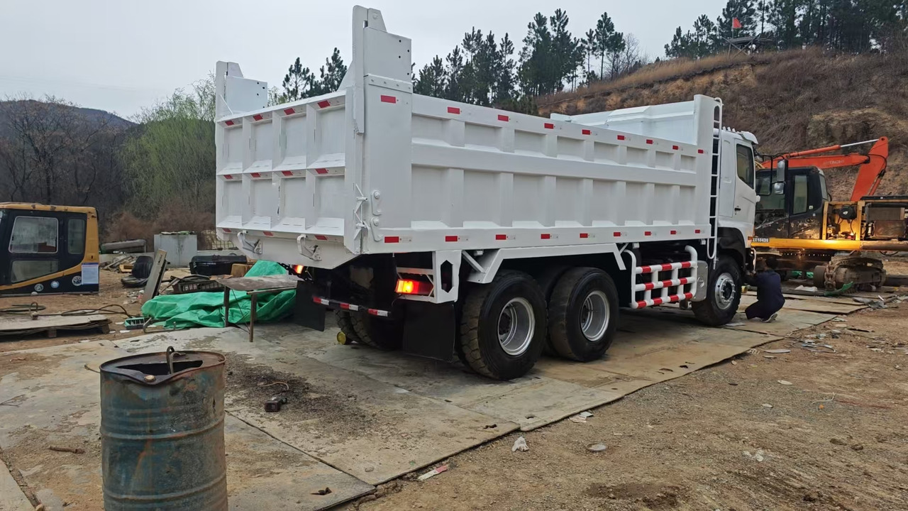 HINO HINO 700 - 翻斗车:图2 HINO HINO 700 - 翻斗车:图2