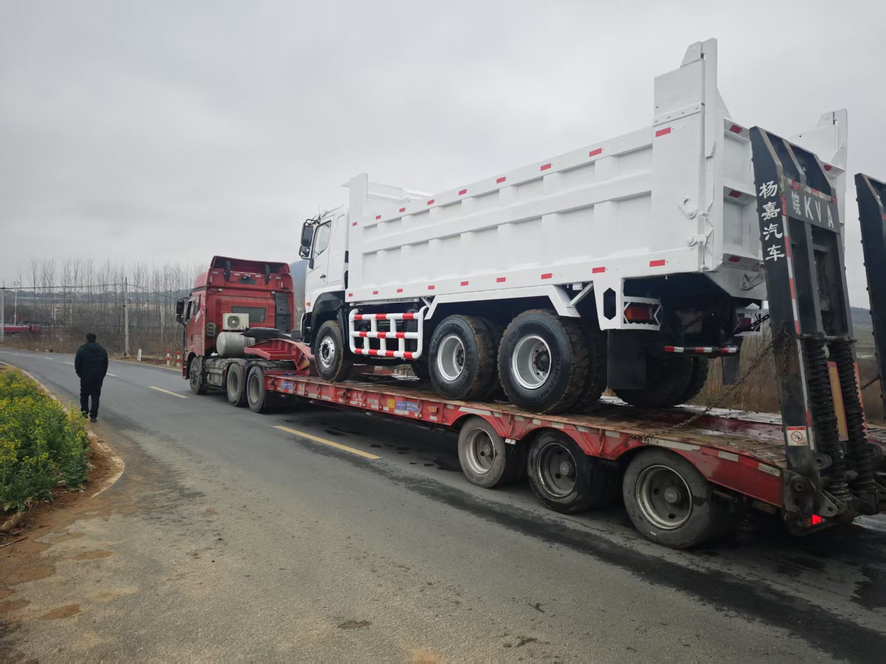 HINO HINO 700 - 翻斗车:图3 HINO HINO 700 - 翻斗车:图3