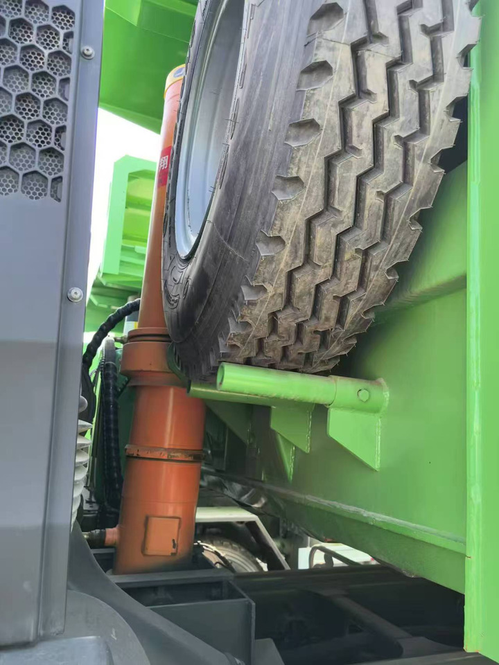 HOWO HOWO 6*6  dump truck - 翻斗车:图3 HOWO HOWO 6*6  dump truck - 翻斗车:图3